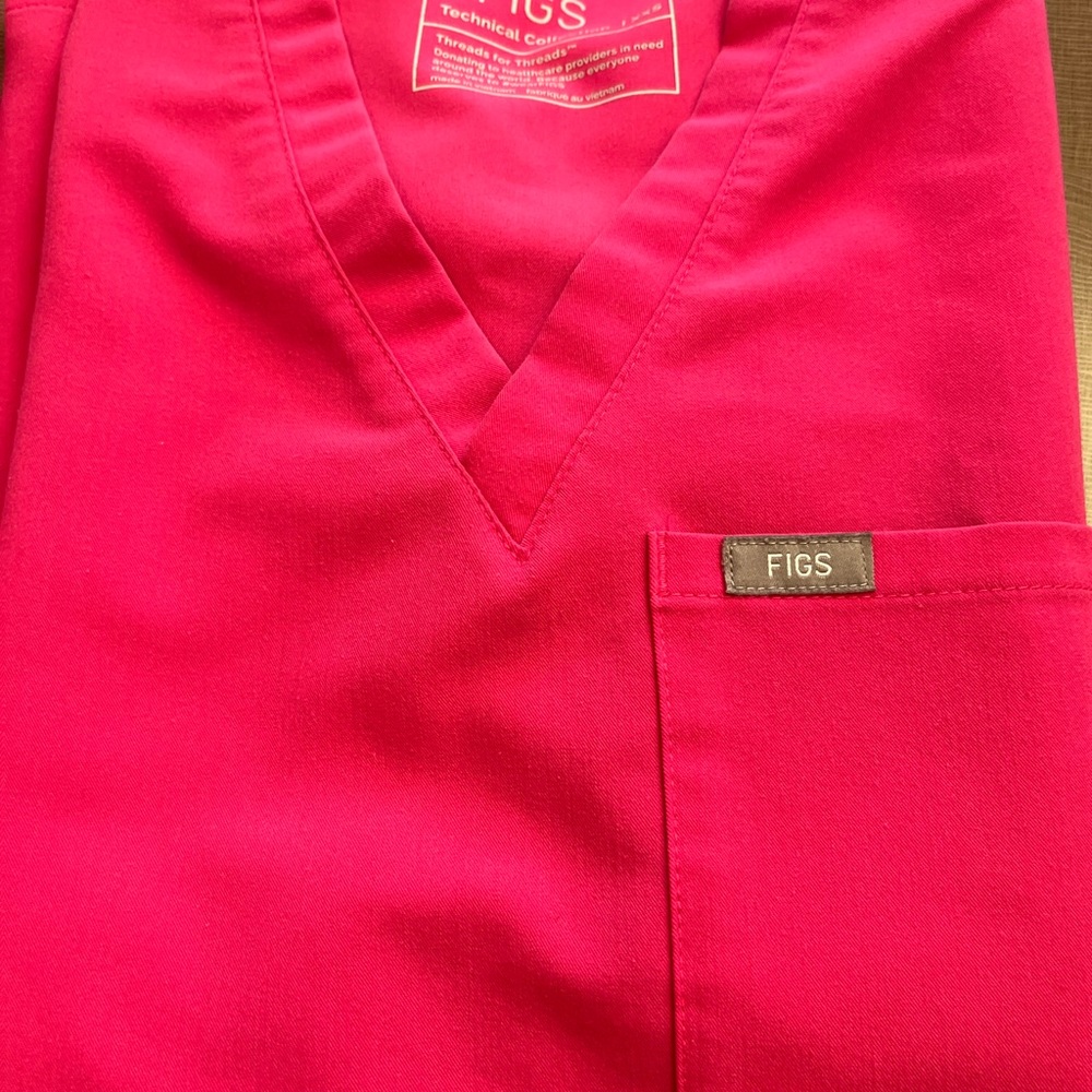 2 Figs Pink scrub top.I changed size unfortunately.Perfect condition.$28 each